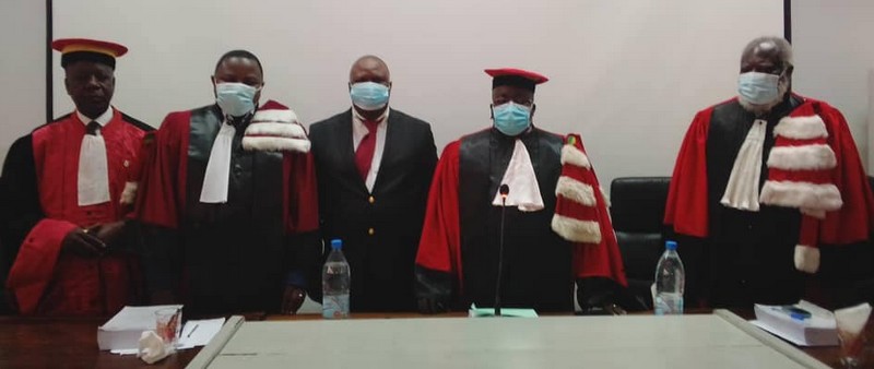 L’ Abbé Dave Espoir Ngoma Louamba au milieu du jury de sa soutenance du 27 juillet 2021 à l’Université Marien Ngouabi