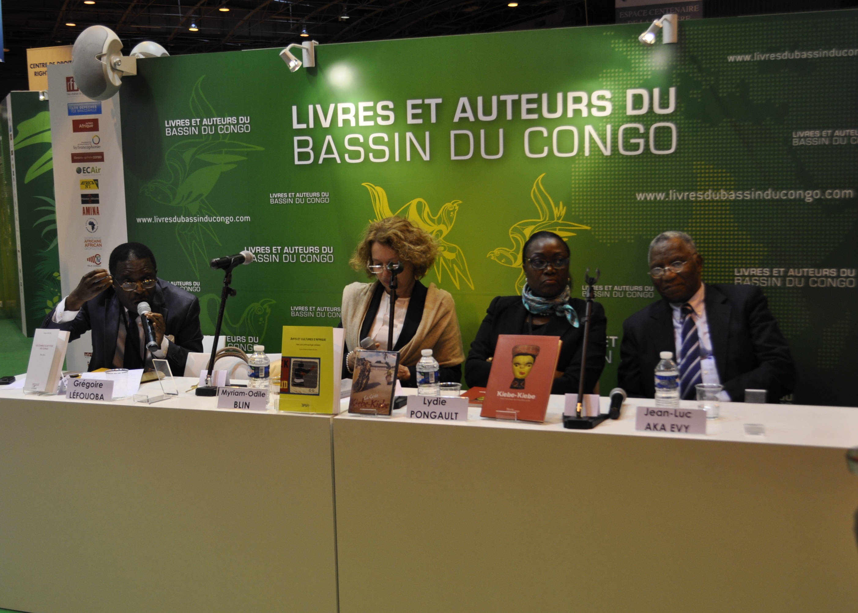 de gauche à droite Grégoire Lefouoba, Myriam-Odile Blin, Lydie Pongault et Jean-Luc Aka Evy 