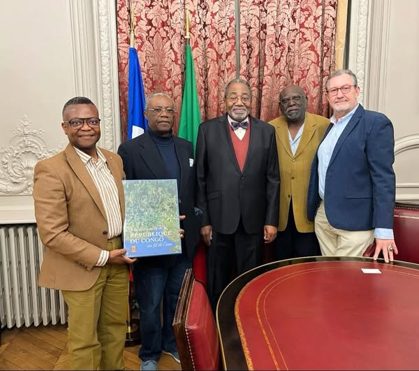 Visite de présentation de la guinguette africaine à l'ambassadeur Rodolphe Adada