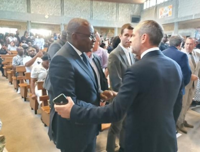Vue partielle de l'assistance à la messe de requiem en mémoire de Vicinthe Samba Mpassi