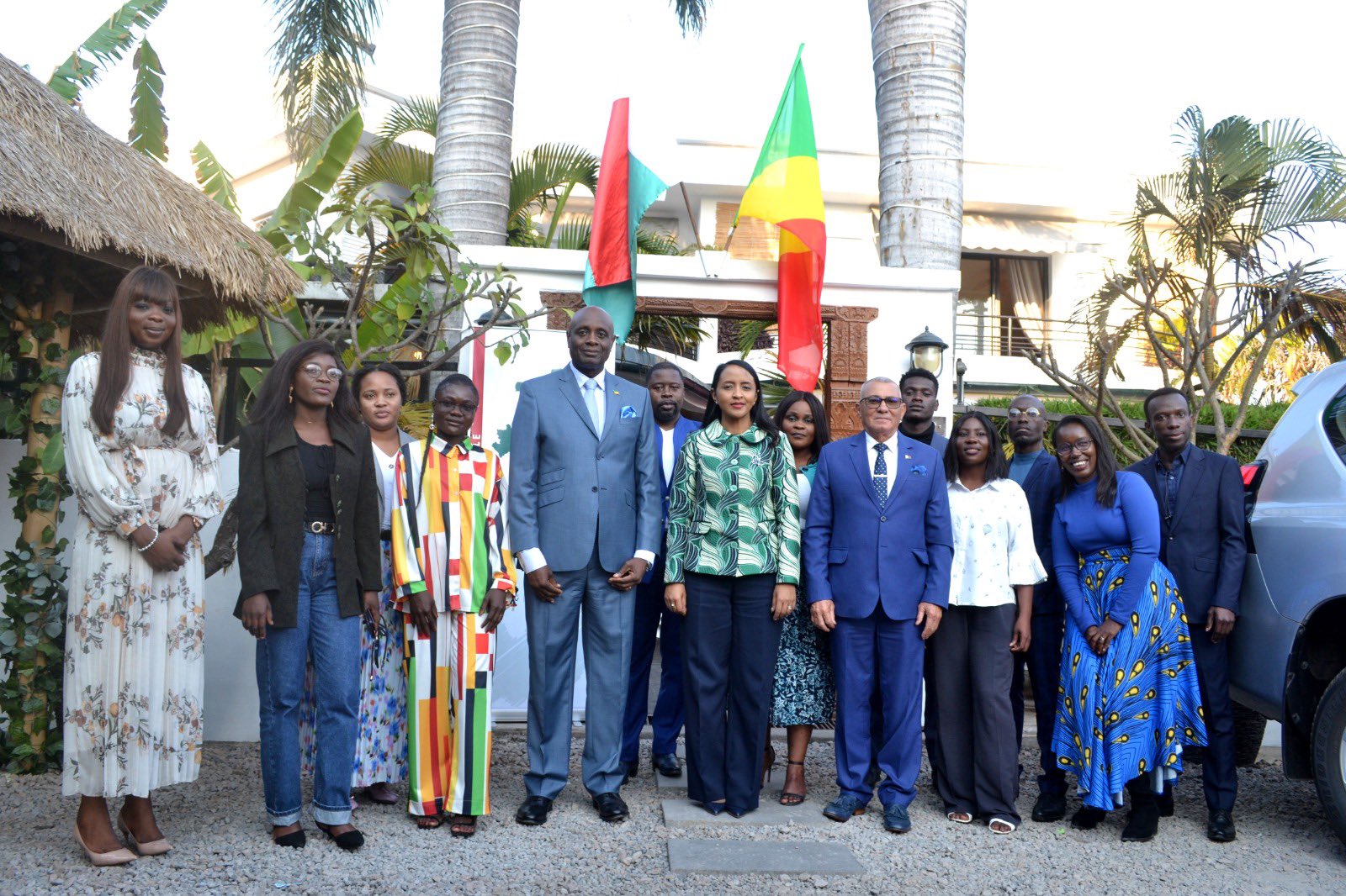 Photo de groupe à l'issue des festivités du 65ème anniversaire de indépendance République du Congo à Madagascar